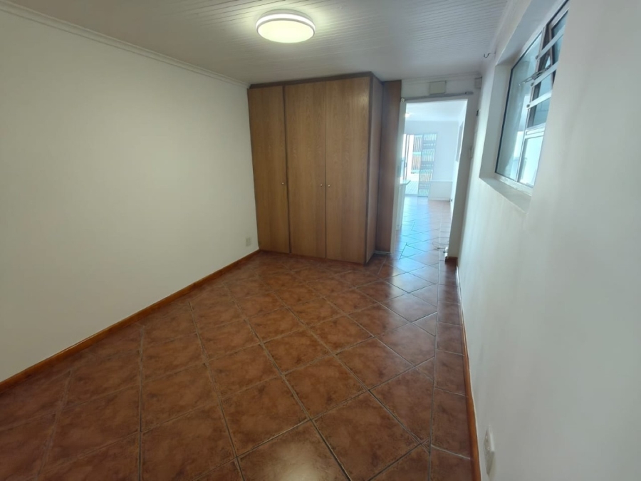 To Let 1 Bedroom Property for Rent in Westcliff Western Cape